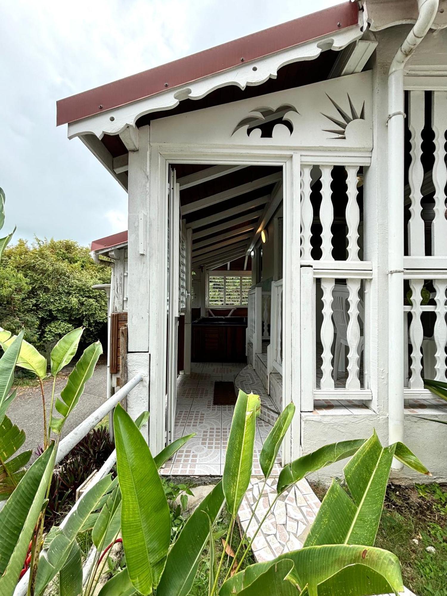 Le Nid De Lorhila - Jacuzzi, Piscine, Plage Sainte-Anne  Ngoại thất bức ảnh